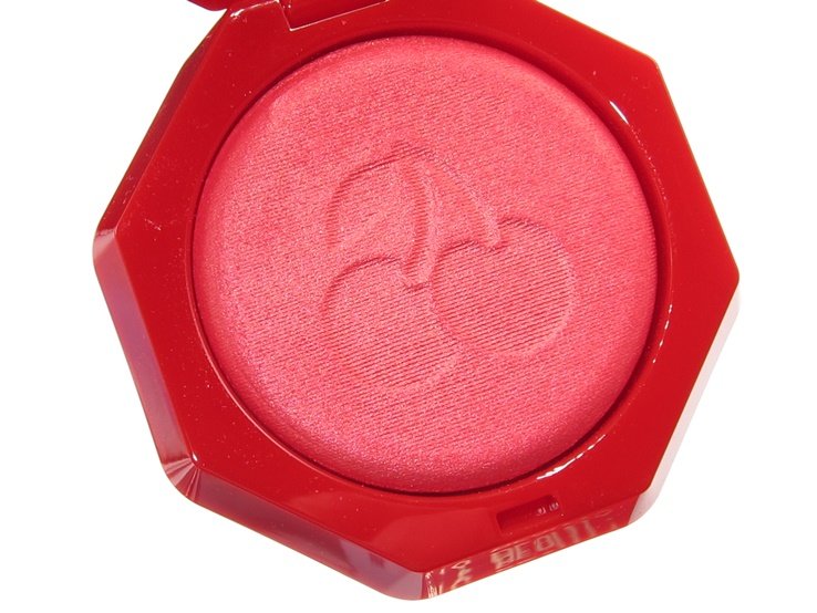Fenty Magnificence Cherry Pie’d Scorching Cheeks Velour Blushlighter Evaluate & Swatches Fenty Magnificence Cherry Pie’d Scorching Cheeks Velour Blushlighter Evaluate & Swatches